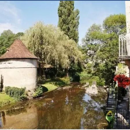 Chez Sarah - L'Escapade Panzió Javerlhac-et-la-Chapelle-Saint-Robert Kültér fotó