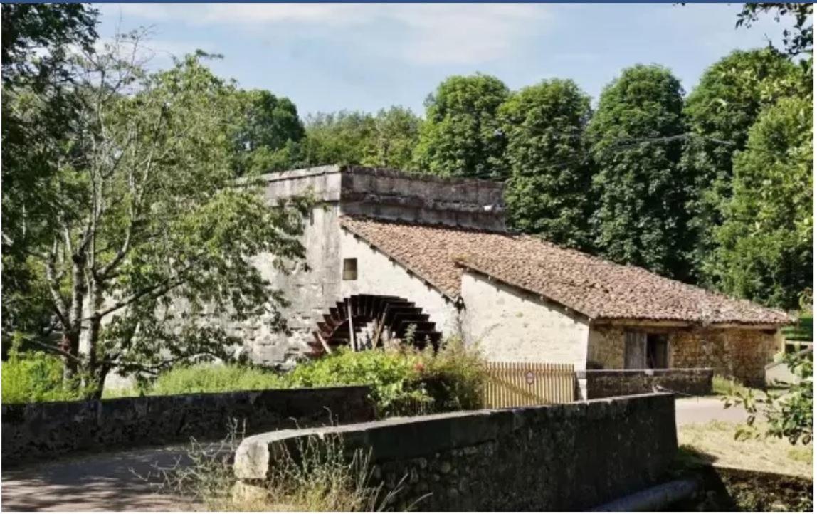 Chez Sarah - L'Escapade Panzió Javerlhac-et-la-Chapelle-Saint-Robert Kültér fotó