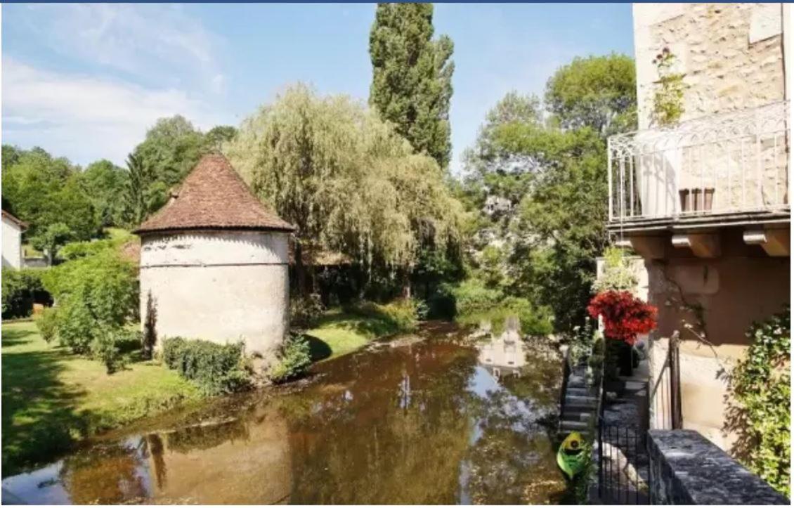 Chez Sarah - L'Escapade Panzió Javerlhac-et-la-Chapelle-Saint-Robert Kültér fotó